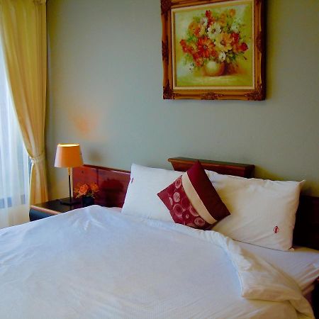 Hotel Moonlight House à Nakhon Ratchasima Extérieur photo
