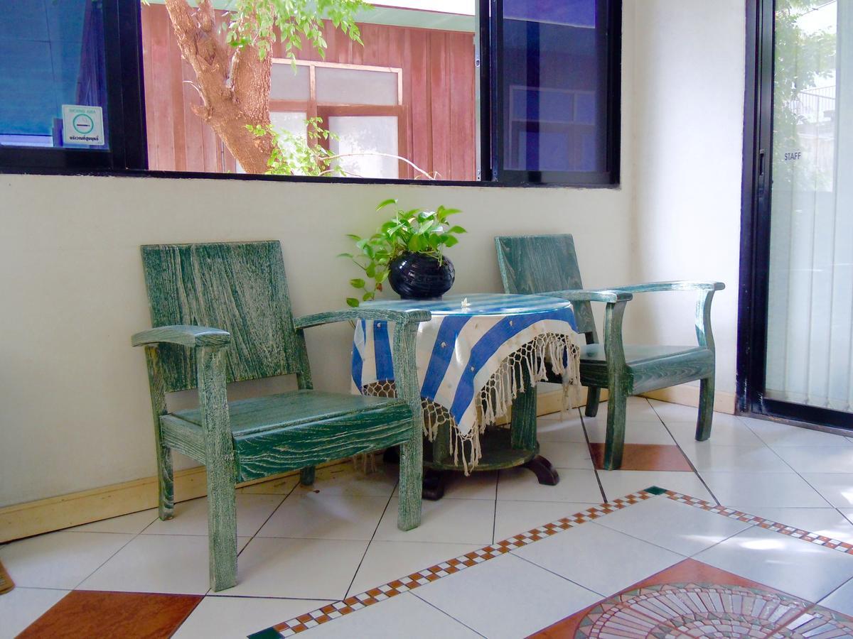 Hotel Moonlight House à Nakhon Ratchasima Extérieur photo