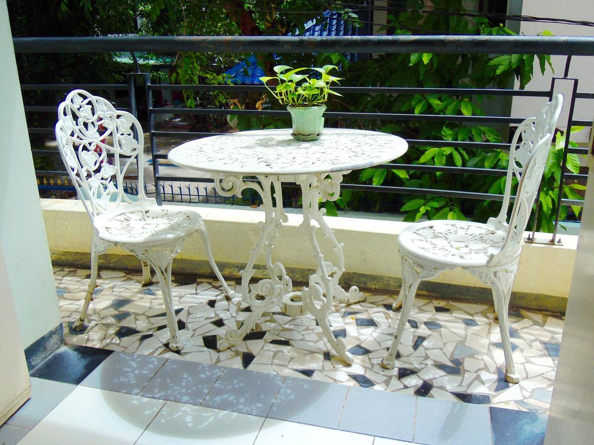 Hotel Moonlight House à Nakhon Ratchasima Extérieur photo