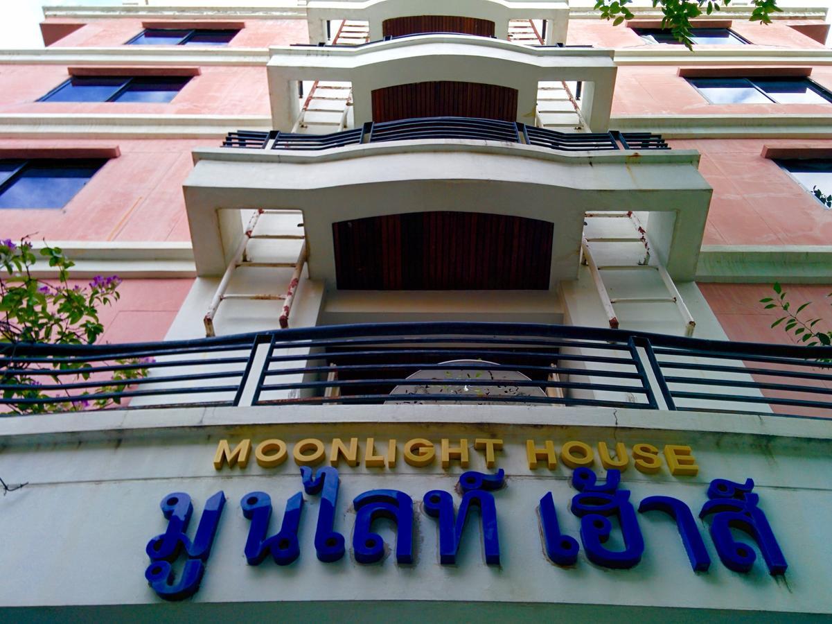 Hotel Moonlight House à Nakhon Ratchasima Extérieur photo