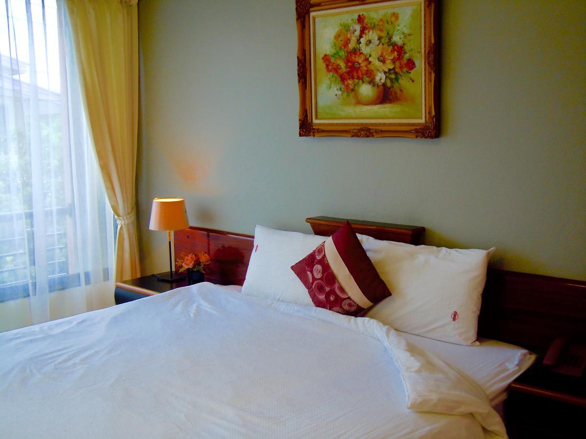 Hotel Moonlight House à Nakhon Ratchasima Extérieur photo