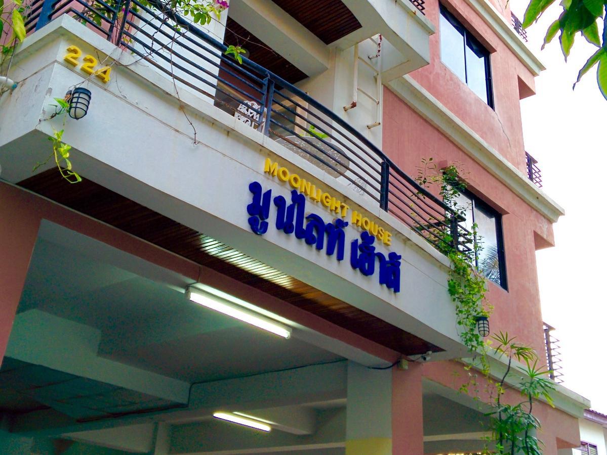 Hotel Moonlight House à Nakhon Ratchasima Extérieur photo